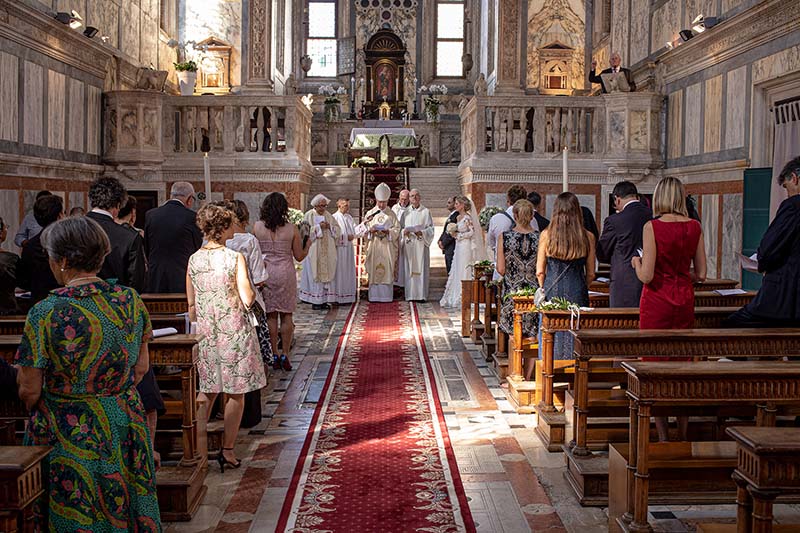 Santa Maria dei Miracoli a Venezia durante uno sposalizio